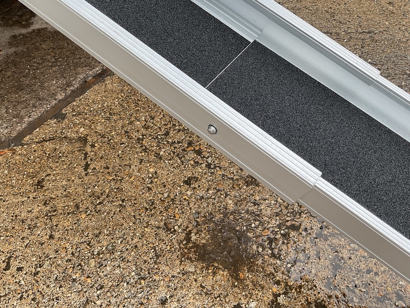 Peugeot BlueHDi 435 Professional Premium + 17 Seat Lite Minibus