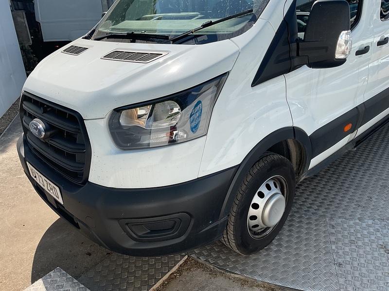 Ford 2.0 460 EcoBlue Leader Minibus  Diesel Auto RWD L4 H3 Euro 6 (s/s) (17 Seat, DRW) (165 ps)