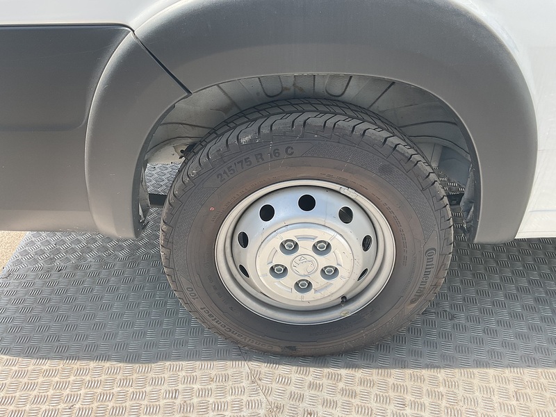 Vauxhall CDTi 3500 BiTurbo Prime 17 Seat Lite Minibus 