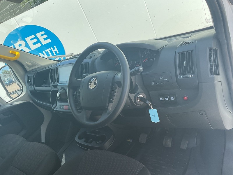 Vauxhall CDTi 3500 BiTurbo Prime 17 Seat Lite Minibus 