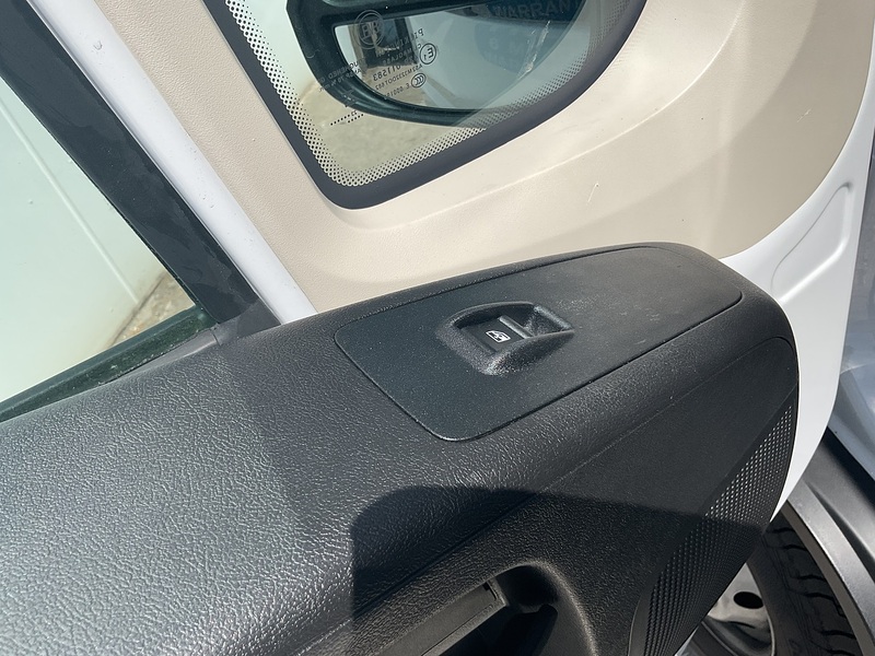 Vauxhall CDTi 3500 BiTurbo Prime 17 Seat Lite Minibus 