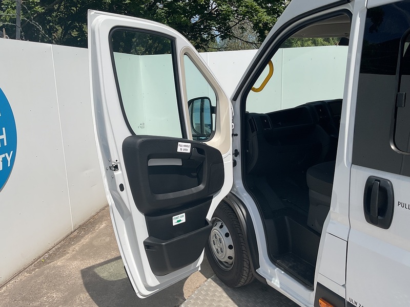 Vauxhall CDTi 3500 BiTurbo Prime 17 Seat Lite Minibus 