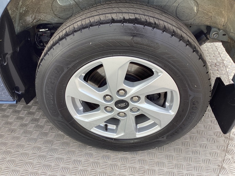 Ford 300 EcoBlue Limited SWB L/R New Shape A/C Euro 6