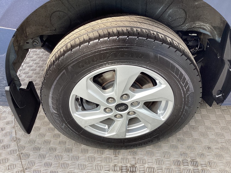 Ford 300 EcoBlue Limited SWB L/R New Shape A/C Euro 6