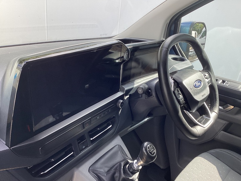 Ford 300 EcoBlue Limited SWB L/R New Shape A/C Euro 6