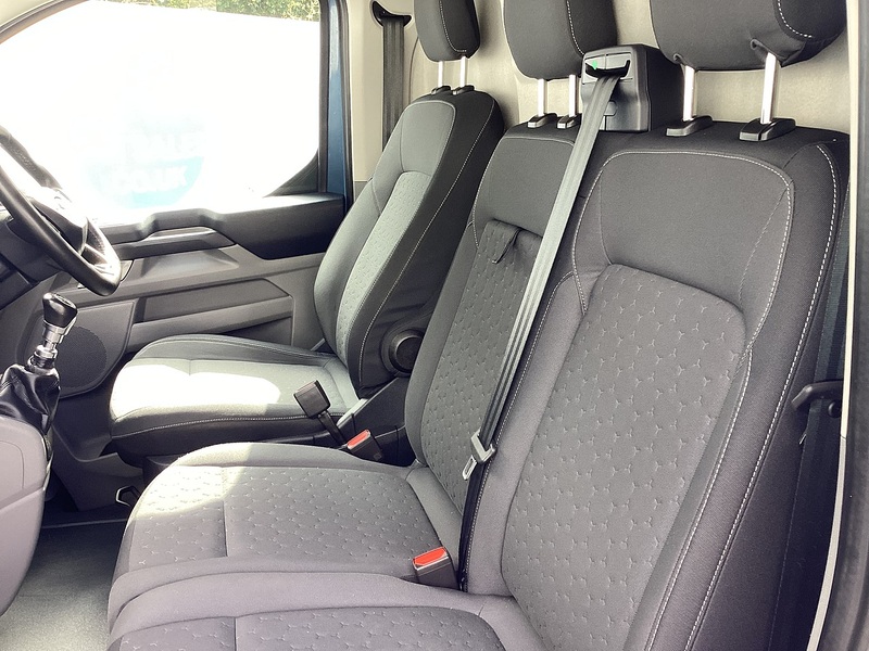 Ford 300 EcoBlue Limited SWB L/R New Shape A/C Euro 6