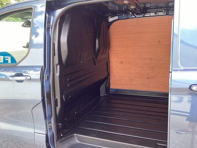 Ford 300 EcoBlue Limited SWB L/R New Shape A/C Euro 6