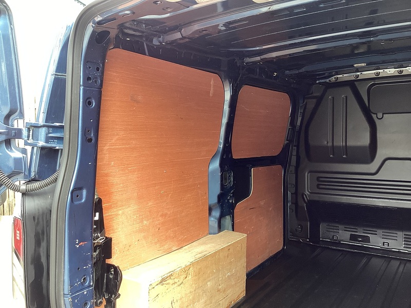 Ford 300 EcoBlue Limited SWB L/R New Shape A/C Euro 6