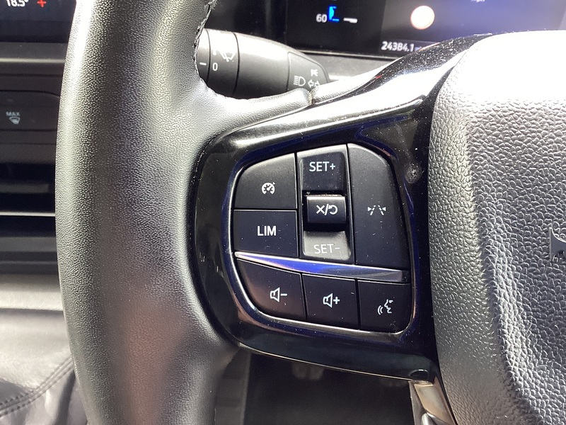 Ford 300 EcoBlue Limited SWB L/R New Shape A/C Euro 6