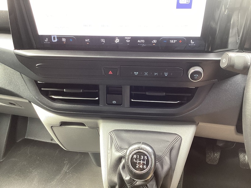 Ford 300 EcoBlue Limited SWB L/R New Shape A/C Euro 6