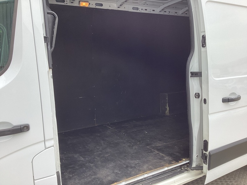 Nissan dCi 35 Acenta LWB M/R Euro 6