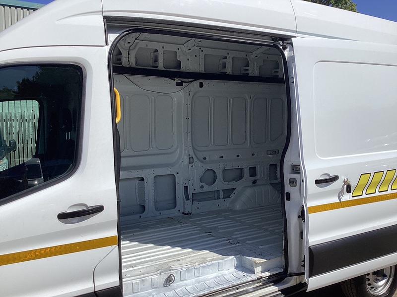 Ford 350 EcoBlue Leader LWB H/R RWD Euro 6