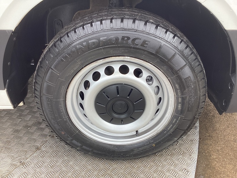 Volkswagen TDI CR35 Trendline LWB H/R A/C Euro 6