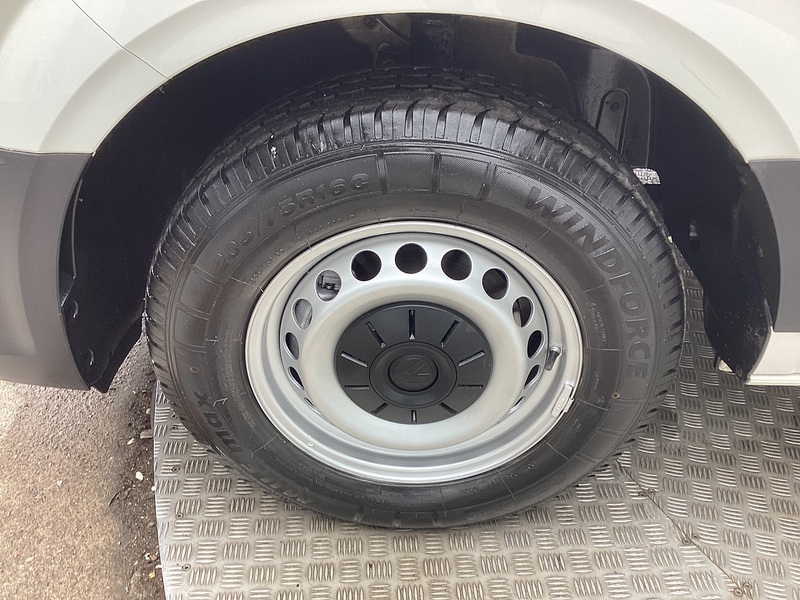 Volkswagen TDI CR35 Trendline LWB H/R A/C Euro 6