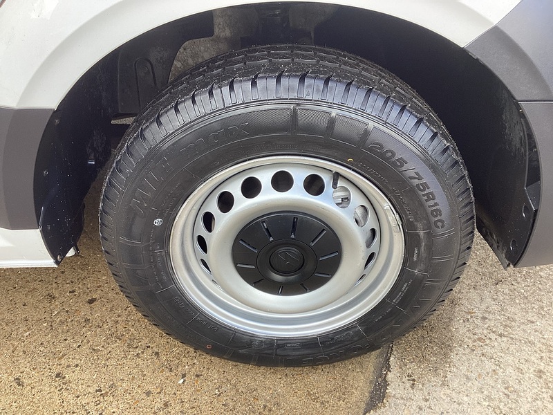 Volkswagen TDI CR35 Trendline LWB H/R A/C Euro 6 