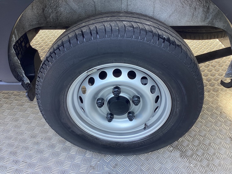 Ford 350 EcoBlue Leader LWB M/R Euro 6