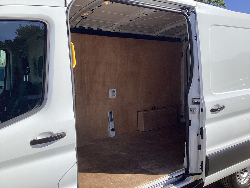 Ford 350 EcoBlue Leader LWB M/R Euro 6