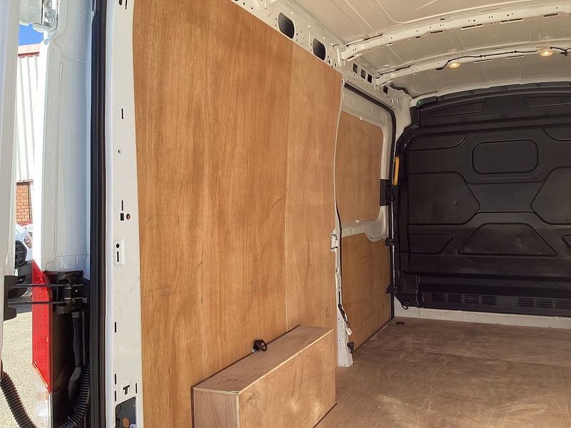 Ford 350 EcoBlue Leader LWB M/R Euro 6