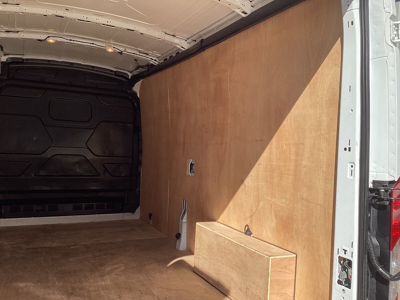 Ford 350 EcoBlue Leader LWB M/R Euro 6