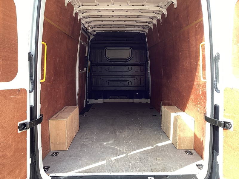 Volkswagen TDI CR35 Trendline LWB H/R A/C Euro 6