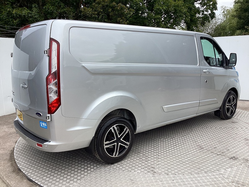 Ford 300 EcoBlue Limited LWB L/R A/C Euro 6 **NO VAT**