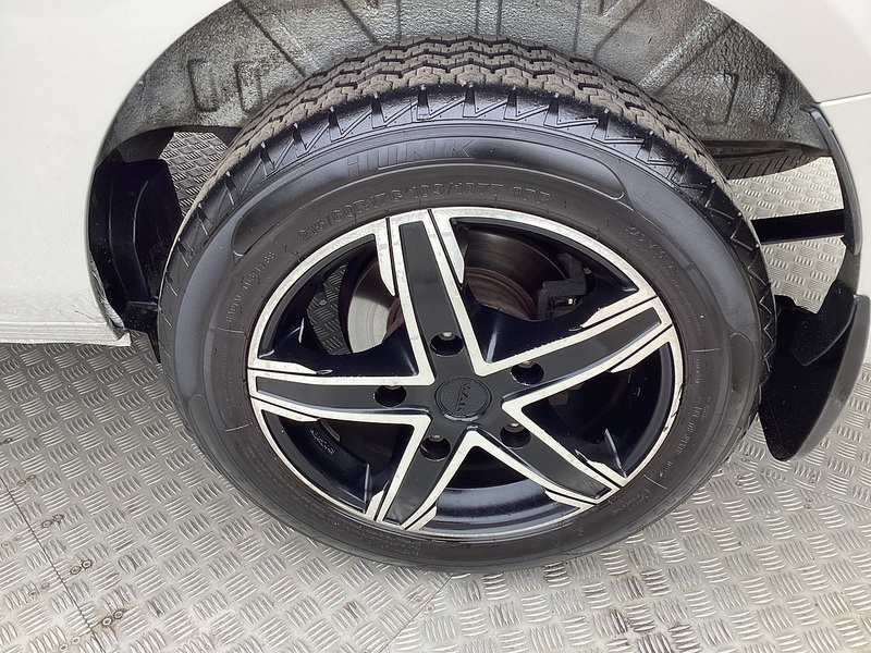 Ford 300 EcoBlue Limited LWB L/R A/C Euro 6 **NO VAT**