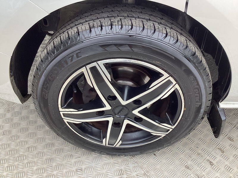 Ford 300 EcoBlue Limited LWB L/R A/C Euro 6 **NO VAT**