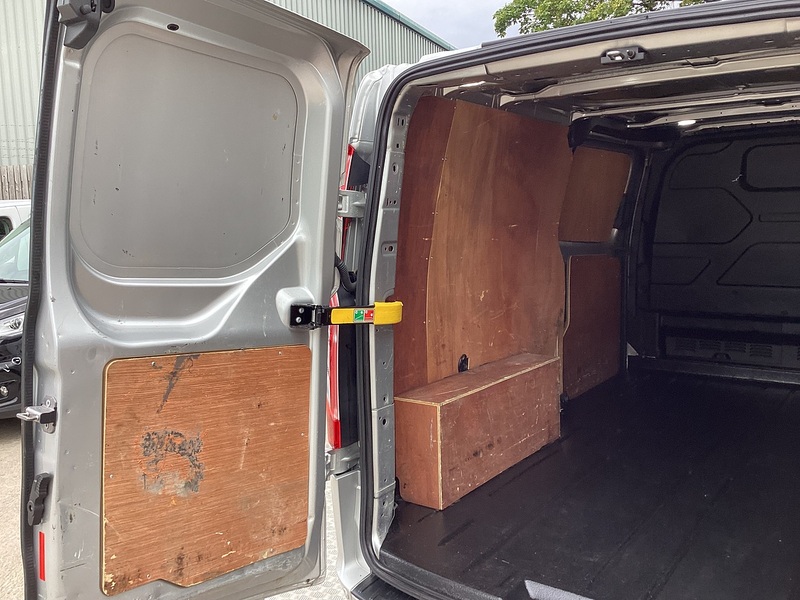 Ford 300 EcoBlue Limited LWB L/R A/C Euro 6 **NO VAT**