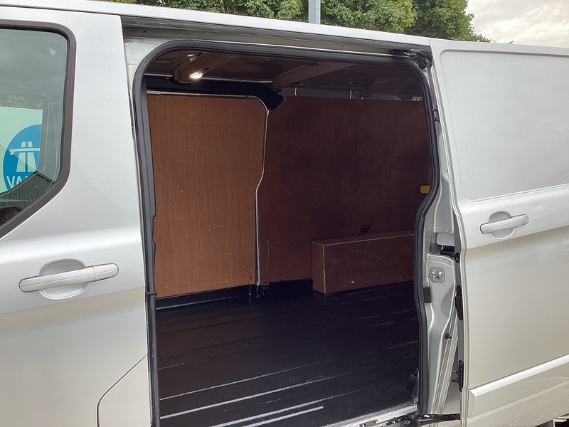 Ford 300 EcoBlue Limited LWB L/R A/C Euro 6 **NO VAT**