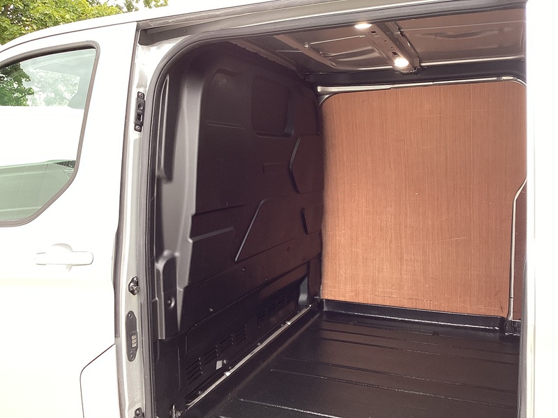 Ford 300 EcoBlue Limited LWB L/R A/C Euro 6 **NO VAT**