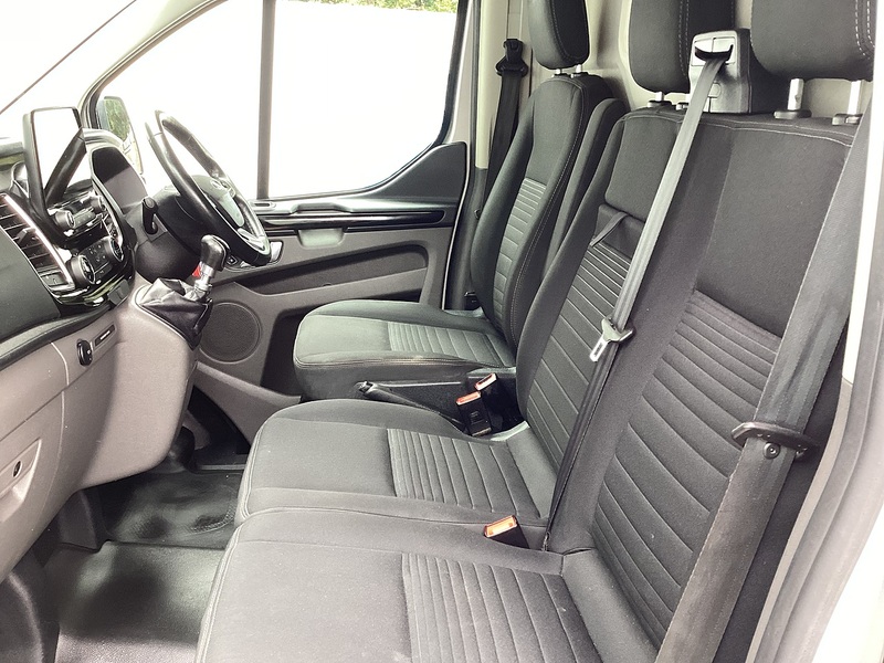 Ford 300 EcoBlue Limited LWB L/R A/C Euro 6 **NO VAT**