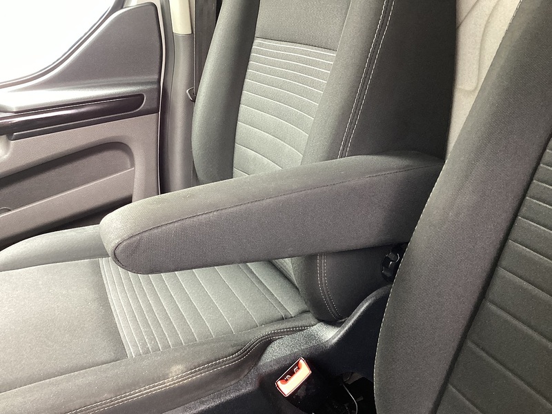 Ford 300 EcoBlue Limited LWB L/R A/C Euro 6 **NO VAT**