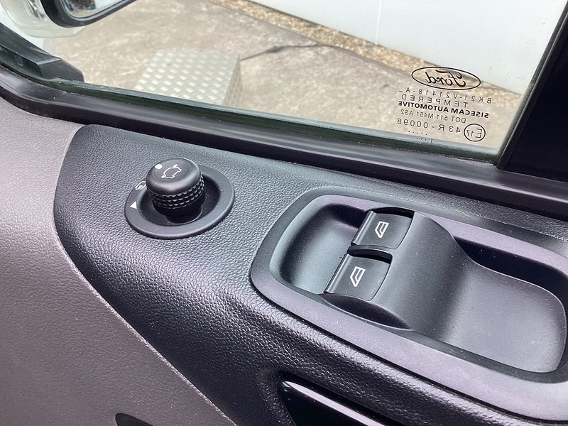 Ford 300 EcoBlue Limited LWB L/R A/C Euro 6 **NO VAT**