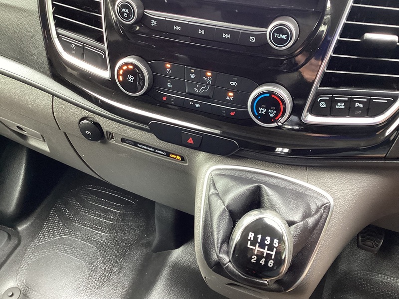 Ford 300 EcoBlue Limited LWB L/R A/C Euro 6 **NO VAT**