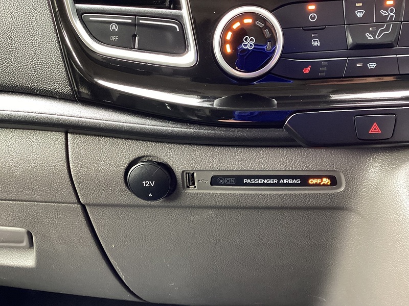 Ford 300 EcoBlue Limited LWB L/R A/C Euro 6 **NO VAT**