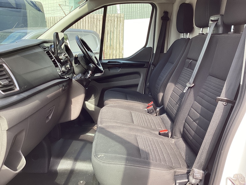 Ford 300 EcoBlue Limited LWB A/C Euro 6