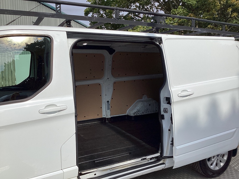 Ford 300 EcoBlue Limited LWB A/C Euro 6