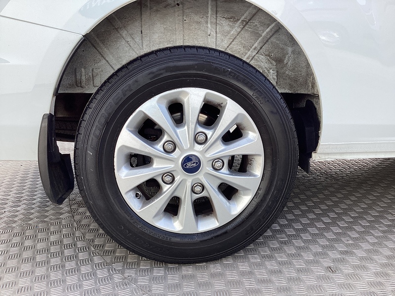 Ford 300 EcoBlue Limited LWB A/C Euro 6