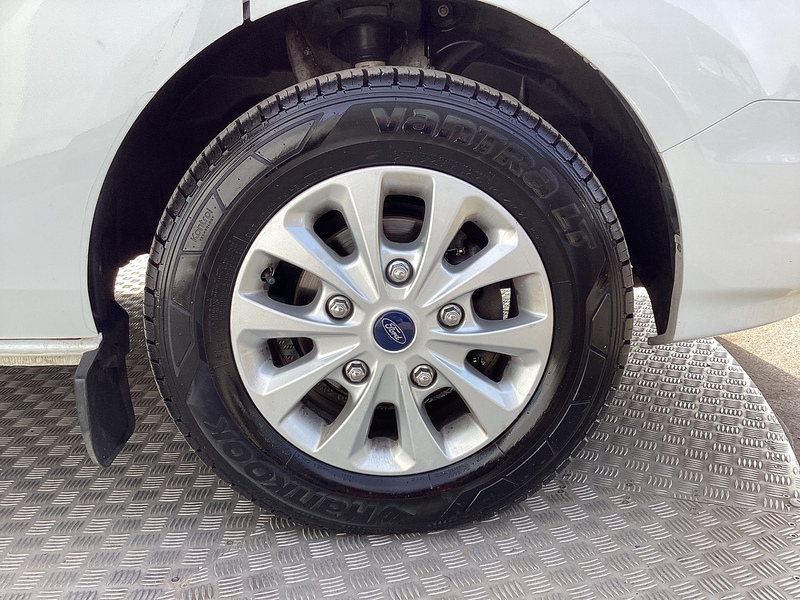 Ford 300 EcoBlue Limited LWB A/C Euro 6