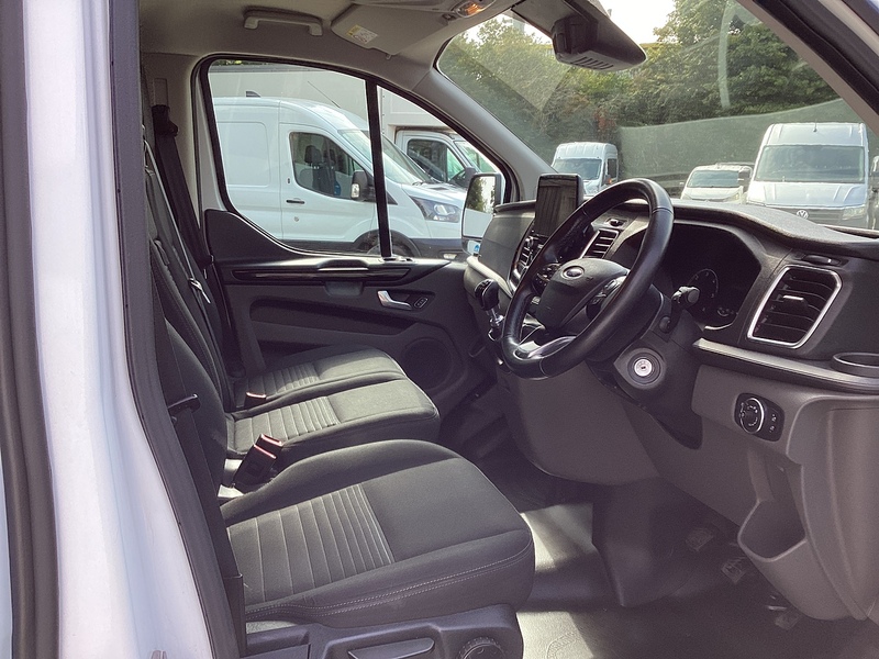 Ford 300 EcoBlue Limited LWB A/C Euro 6