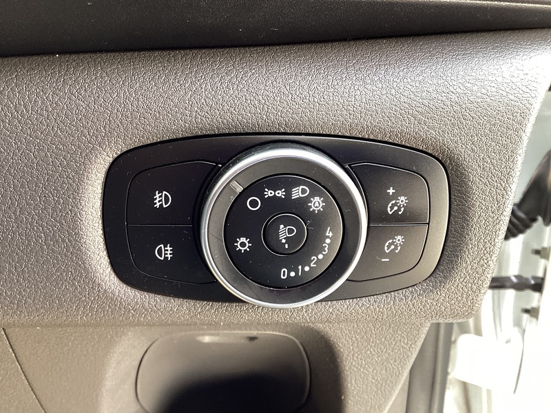 Ford 300 EcoBlue Limited LWB A/C Euro 6