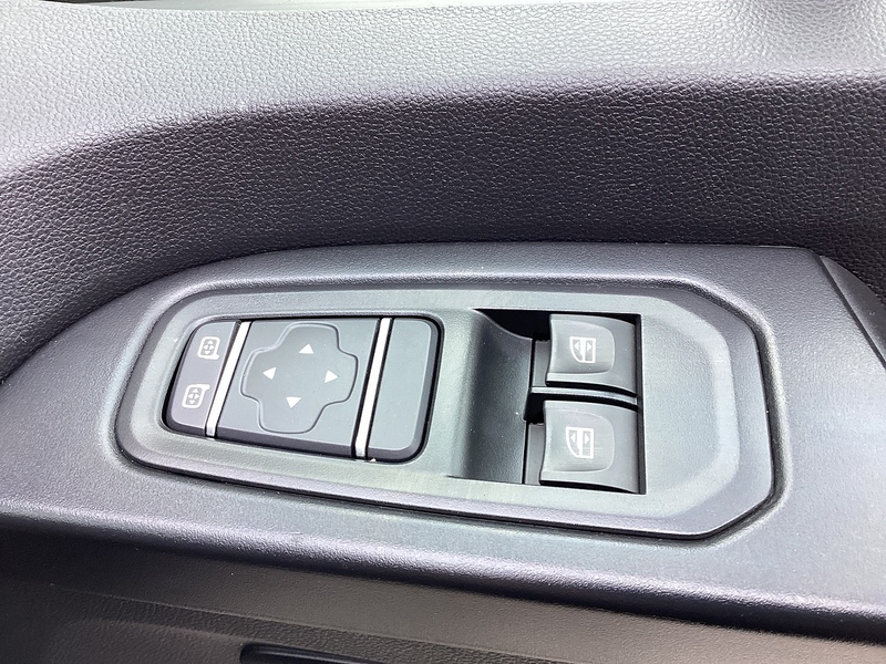 Nissan dCi 28 Acenta SWB L/R A/C Euro 6