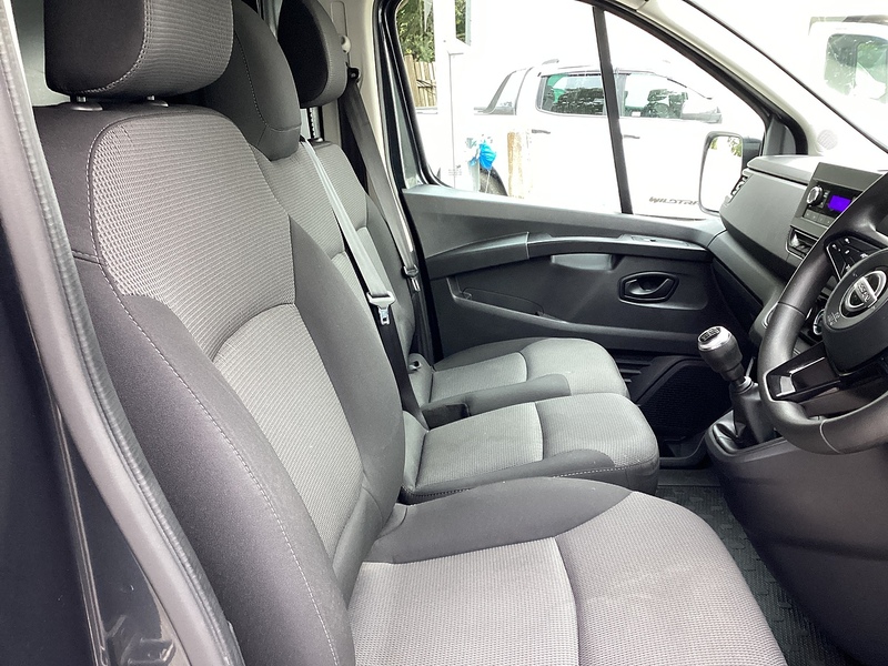 Nissan dCi 28 Acenta SWB L/R A/C Euro 6