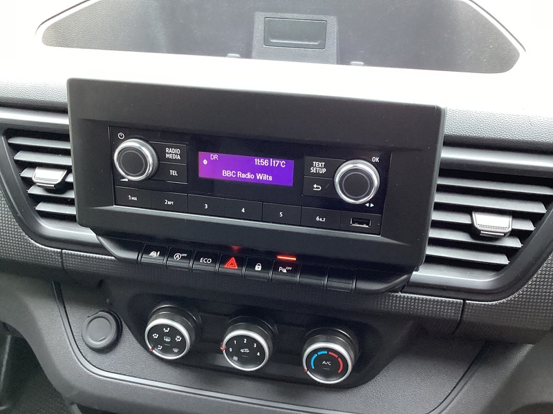 Nissan dCi 28 Acenta SWB L/R A/C Euro 6