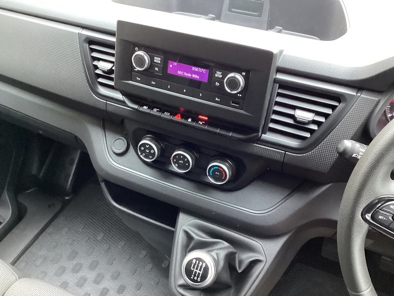 Nissan dCi 28 Acenta SWB L/R A/C Euro 6