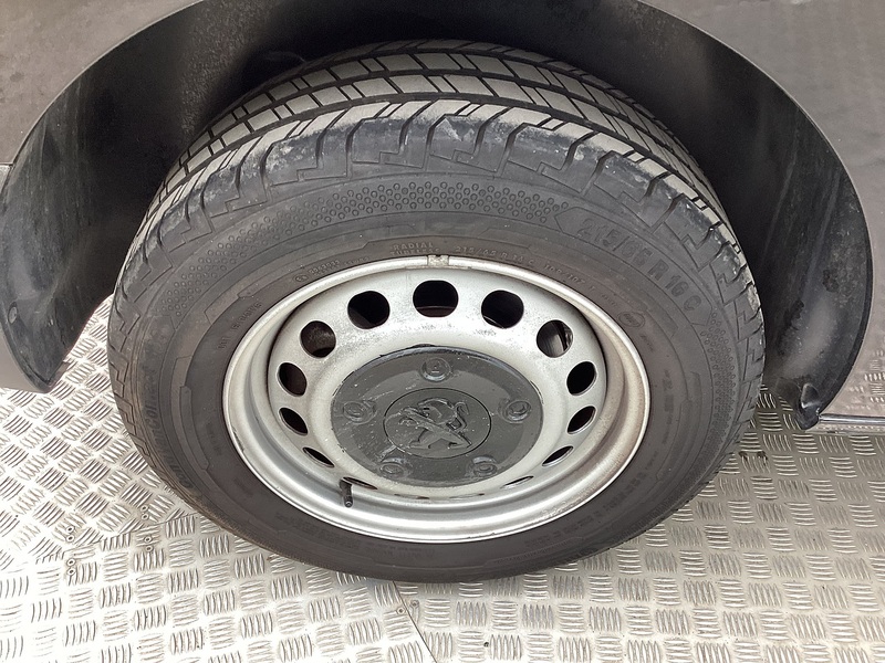 Peugeot BlueHDi 1000 Professional Premium+ SWB L/R Eu 6 AC