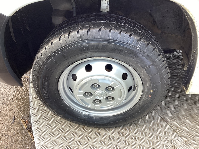 Peugeot 335 Lo Loader Luton A/C Euro 6 L=13ft 6