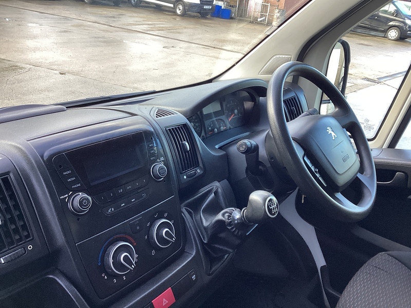 Peugeot 335 Lo Loader Luton A/C Euro 6 L=13ft 6