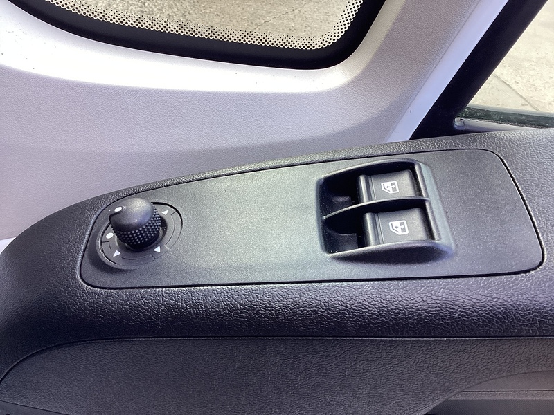 Peugeot 335 Lo Loader Luton A/C Euro 6 L=13ft 6