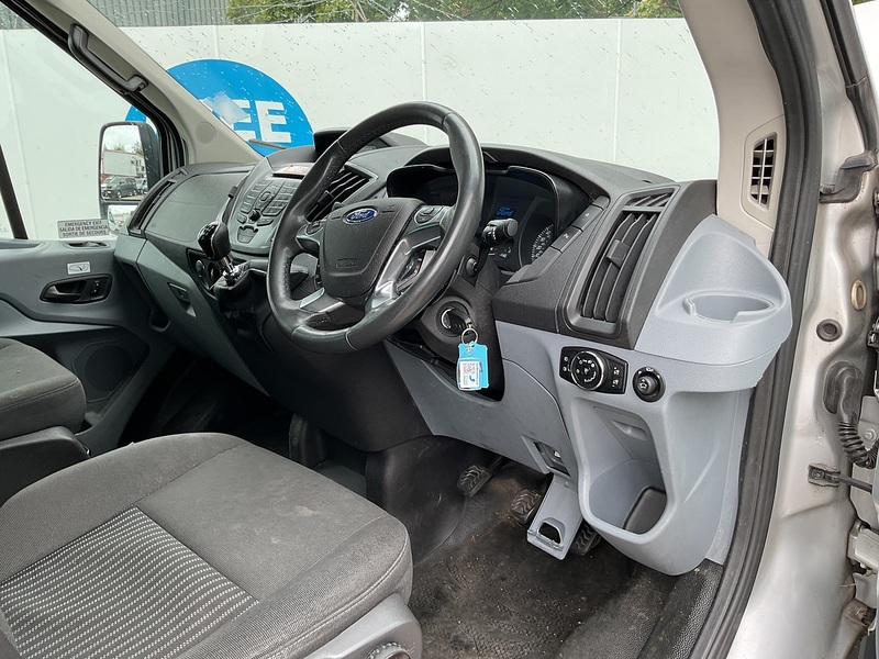 Ford 2.2 TDCi 460 17 Seat Minibus Diesel Manual RWD L4 H3 Euro 5 (125 ps)